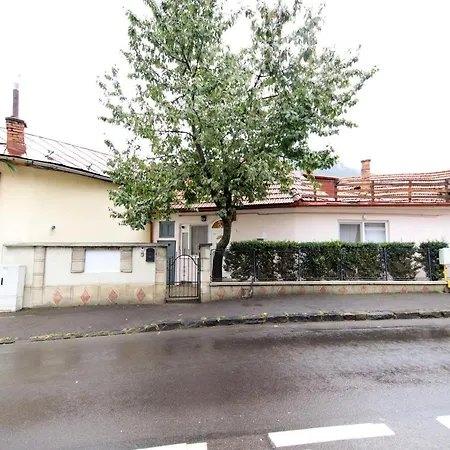 June Studio Apartment *